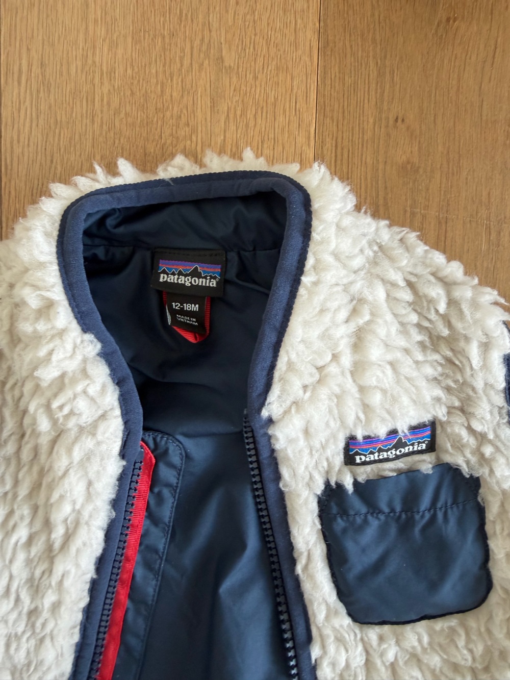 Patagonia Retro-X Cream Sherpa Vest with Navy Trim and Red Zipper Pull - Picture 4 of 4